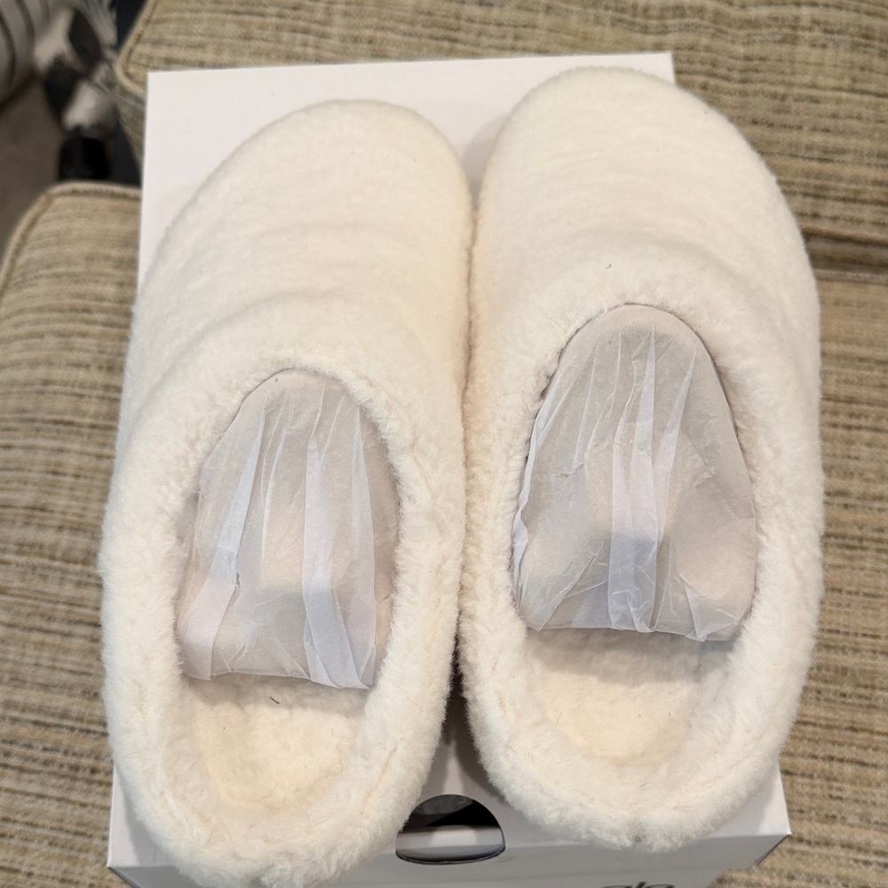 Alo Ivory Recovery Slippers Women’s 6 - Picture 4 of 11